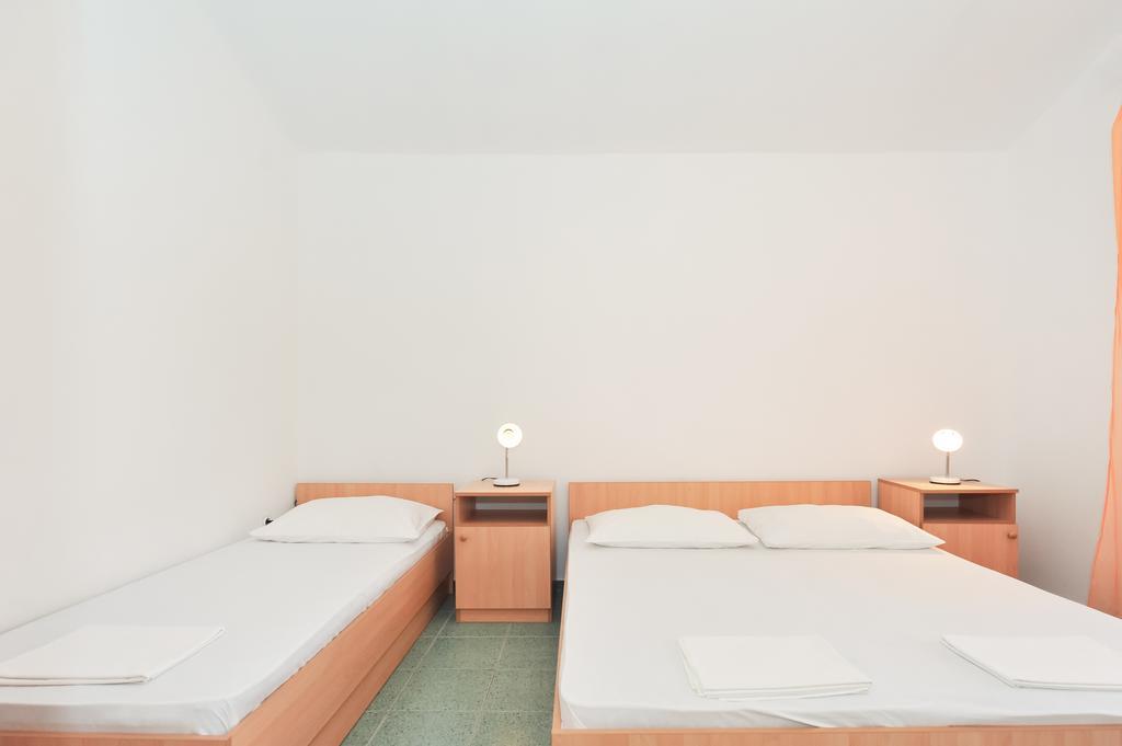 Apartments Marta Starigrad Paklenica Pokój zdjęcie